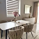 Apartament Louise Delux- Free Privat Parking