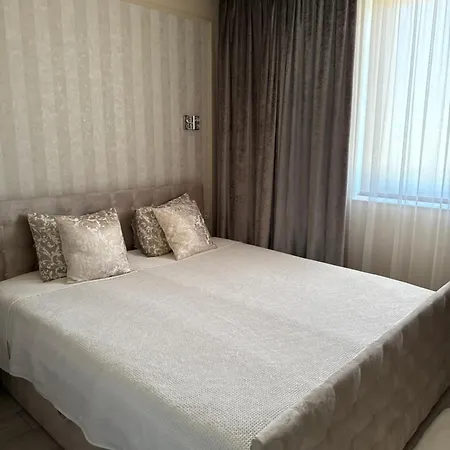 Louise Luxury - Free Parking (adults Only)